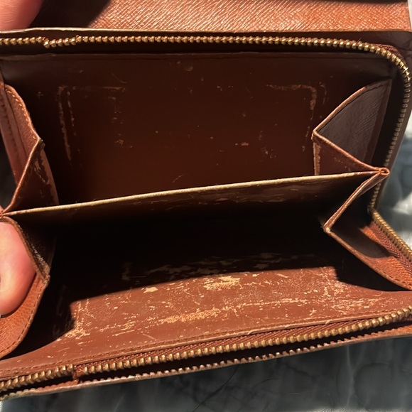 Authentic LV wallet - Picture 3 of 7